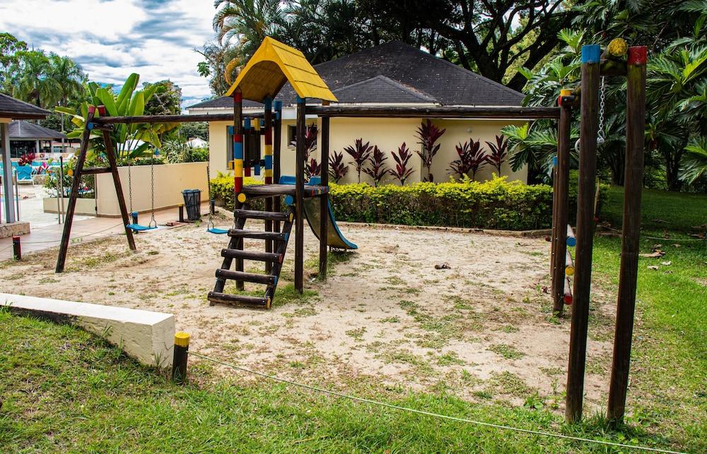Hotel Estelar Altamira Ibagué Екстериор снимка Playground at the National Museum of Natural History
